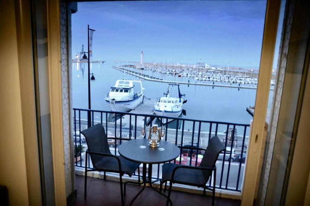 "Luigi" Balcon Sur La Mer Et Le Port De Сет Екстериор снимка